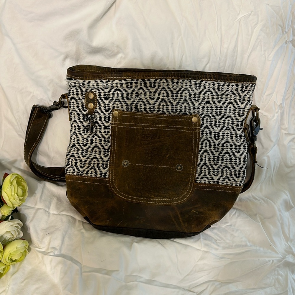 Myra Bag Crossbody